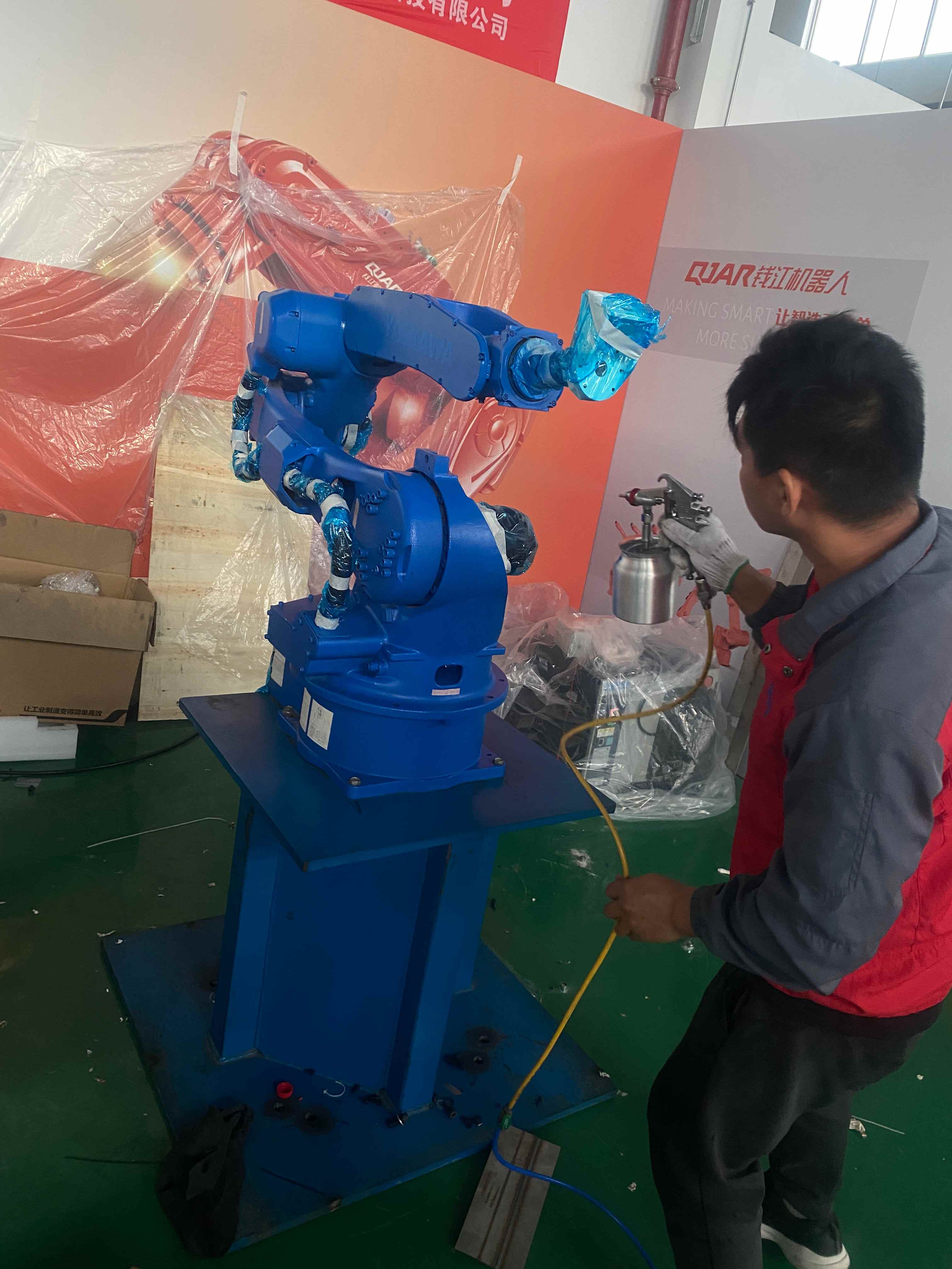 专业机器人改色厂家 机械臂喷漆翻新工艺  工业机器人定制改色 发那科机器人整备翻新 机器人本体除漆保养 第1张